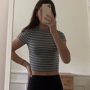Form fitting grey cropped top